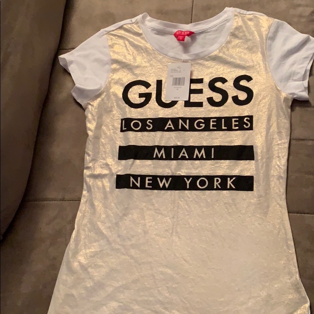 Small Guess tee shirt